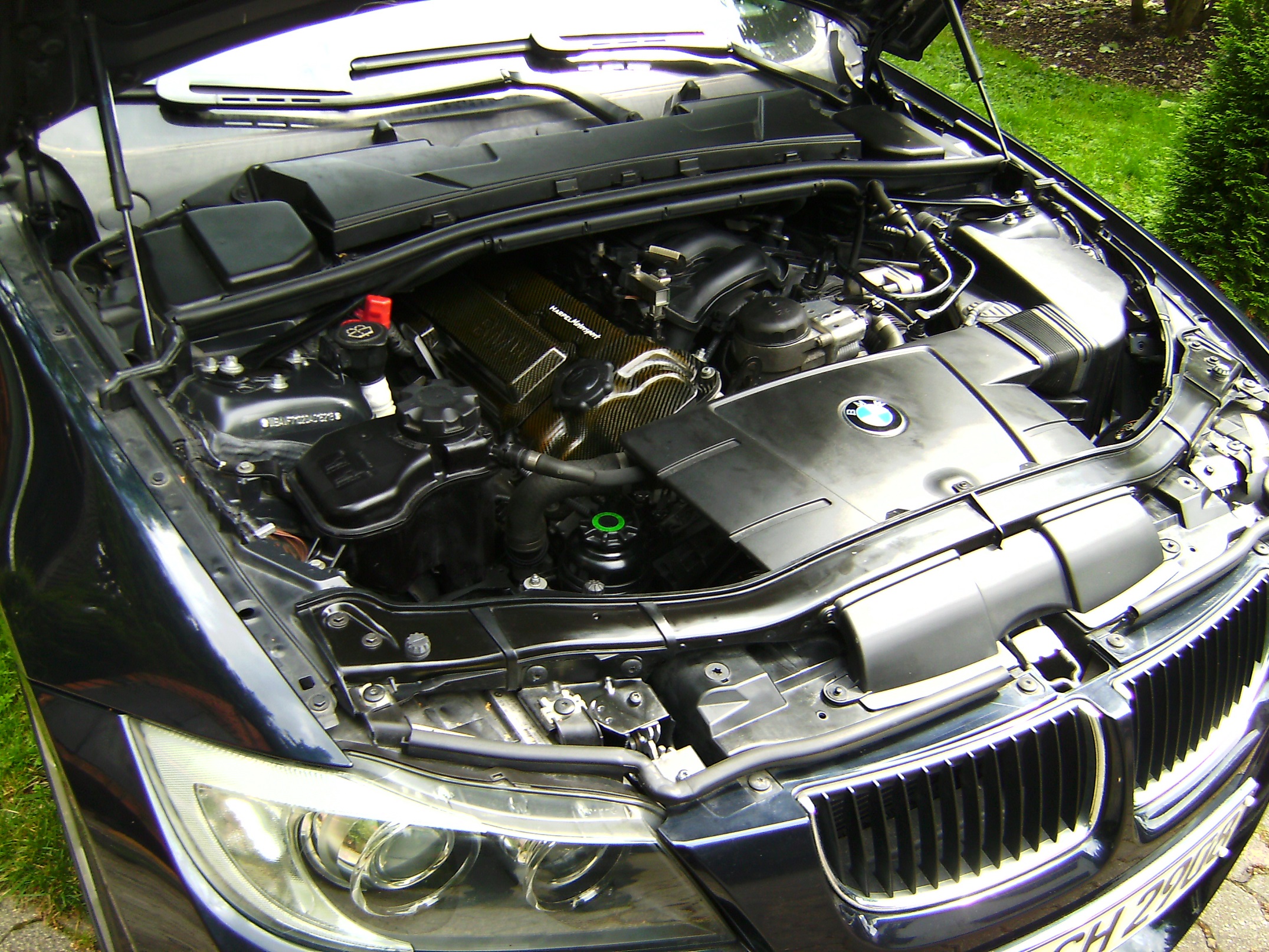 Двигатель бмв 320i. BMW e90 мотор. BMW 320si e90. BMW 320 e90. BMW 330 e90 мотор.